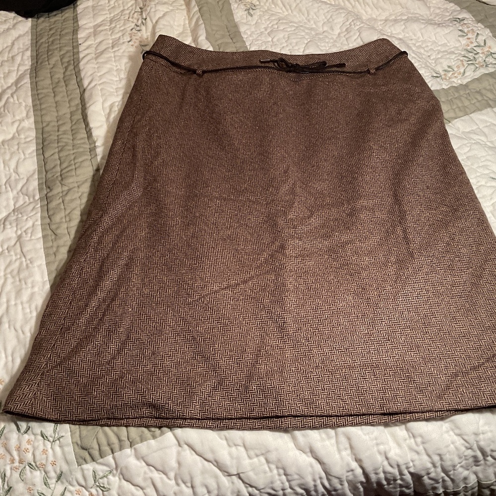 Size 8 Ann Taylor Loft side zip skirt